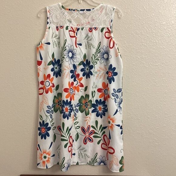 🌸🌺🌸A white dress with colorful floral design the top and back lace design!! - Picture 6 of 6